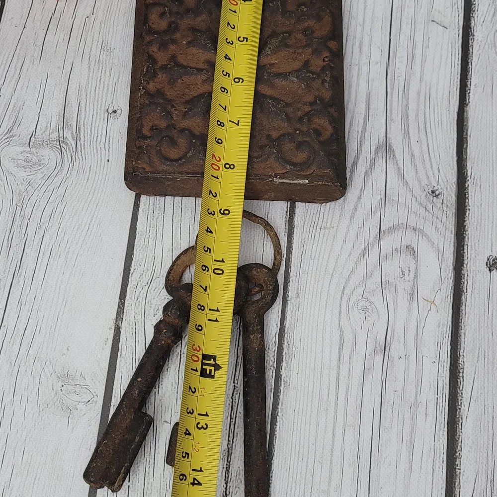 Vintage Metal Key Wall Decor